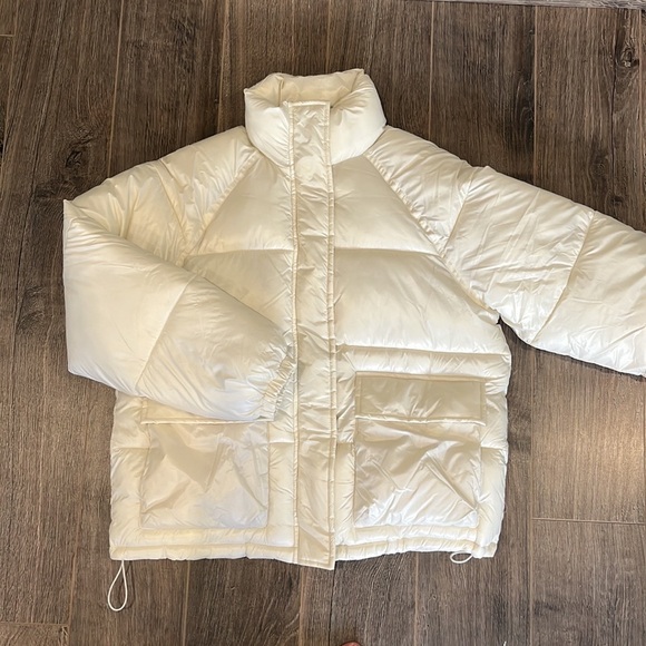 Abercrombie & Fitch | Oversized Utility Puffer (off white) - Picture 2 of 4